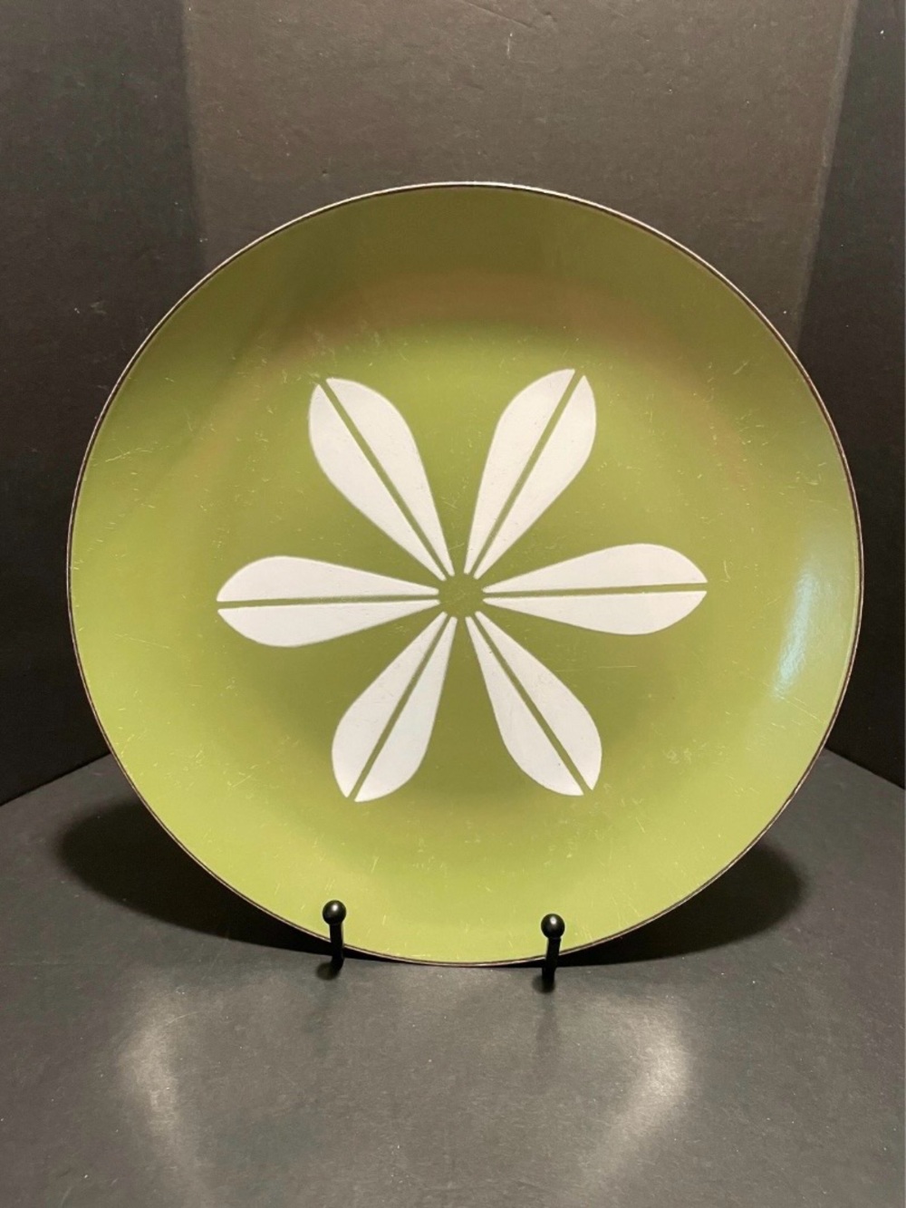 Cathrineholm Avacado Green with White Lotus Pattern Enamelware Plate